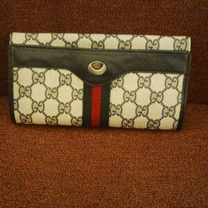 Vintage Gucci wallet